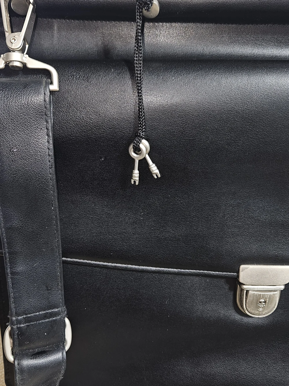 Toppers sleek black
